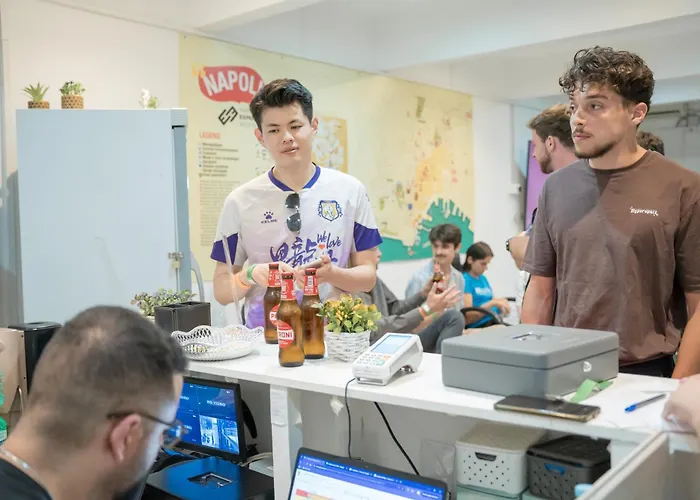 Naples Experience Hostel - Age Limit 18-28